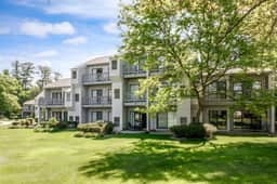 Cozy Beach Front Condo | AC | Beach | Waterfront |