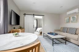 Downtown Newly Remodeled Apartment | AC | Beach |
