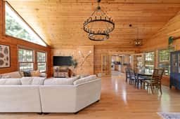 Serene Torch Lake Getaway
