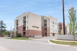 Tranquil Condo · Top Floor Pet Friendly Condo near Downtown