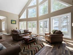 Whispering Pines Cottage on Bass Lake