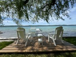 Willow Tree Cottage: Waterfront on Suttons Bay