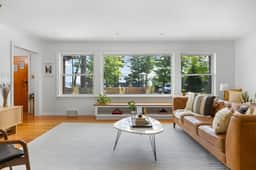 Bayside Bungalow: West Bay Views Minutes to TC