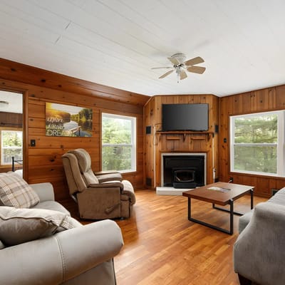 Rennie Lake Hideaway Home