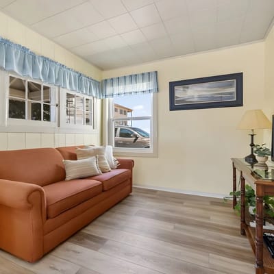 #04 Sandbar Cottage · Sandbar Cottage 4