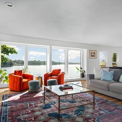Beach House - Lakefront with a Hot Tub!