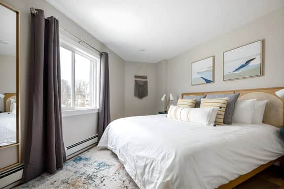 Downtown Newly Remodeled Apartment | AC | Beach |