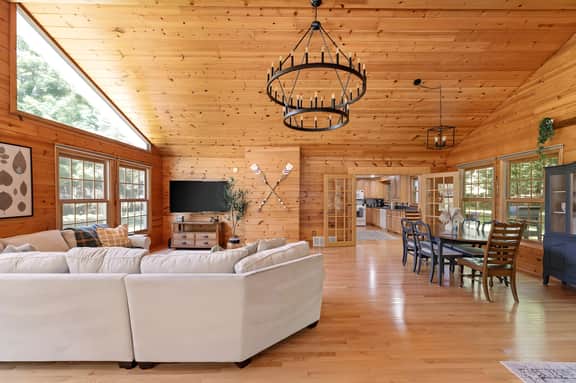 Serene Torch Lake Getaway