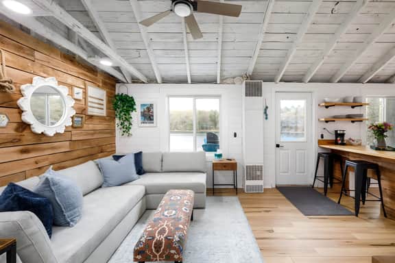 Bryan Lake Waterside Retreat
