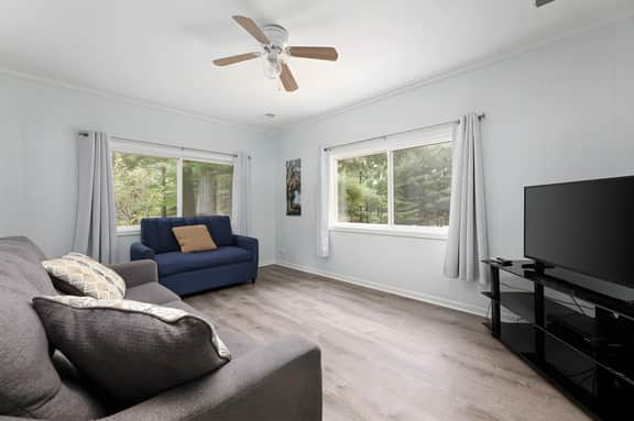 Rennie Lake Hideaway Cottage