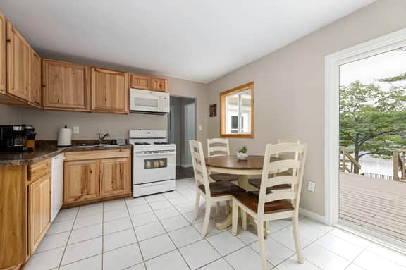 Rennie Lake Hideaway Cottage
