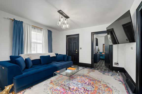 Vintage Vibes Duplex | Downtown | Beach | AC |