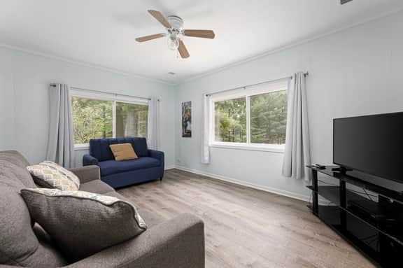 Rennie Lake Hideaway Cottage