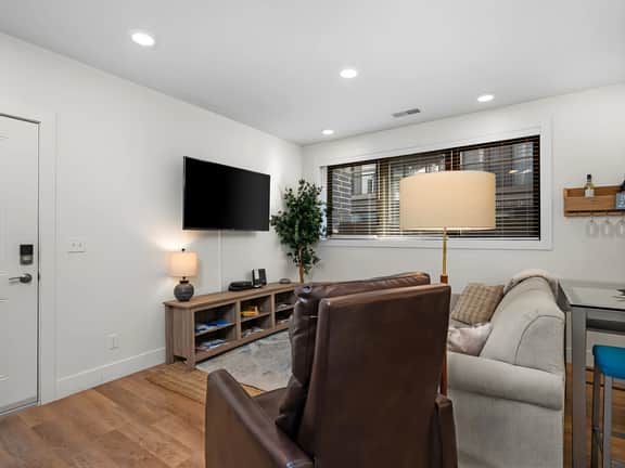 Cozy Capri Condo · Cozy Capri Condo: Charming 1BR 1BA Downtown!