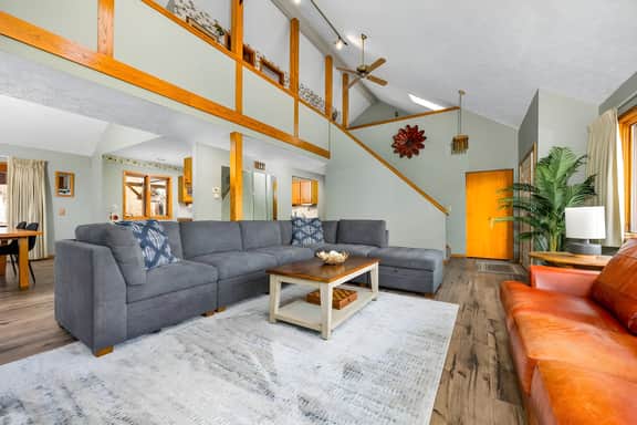 The M22 House - Panoramic Views of West Bay!