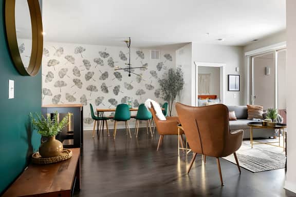 Emerald Oasis · Emerald Oasis: Centrally Located