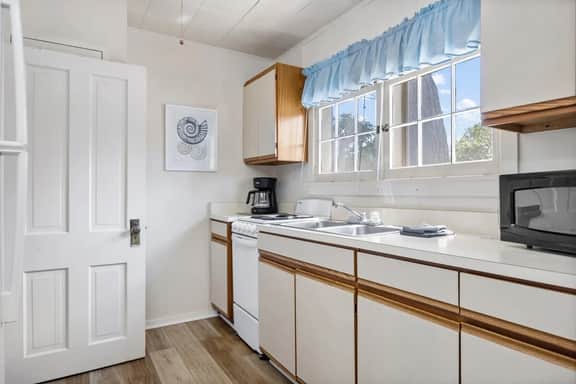 #04 Sandbar Cottage · Sandbar Cottage 4
