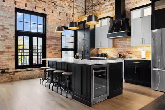 Luxury TC Loft: Historic Condo!