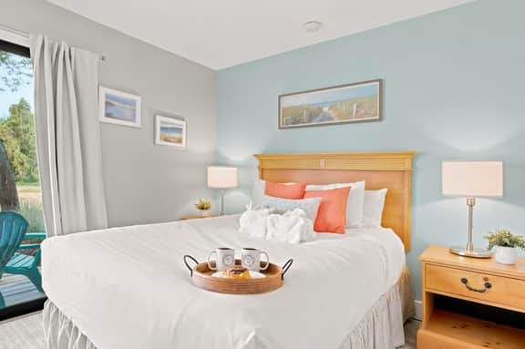 Cozy Beach Front Condo | AC | Beach | Waterfront |