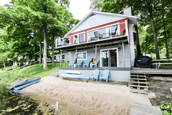 Bryan Lake Waterside Retreat