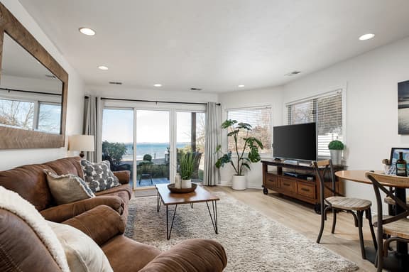 Incredible Beach Condo | AC | Pool | Hot Tub |