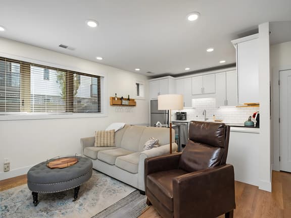 Cozy Capri Condo · Cozy Capri Condo: Charming 1BR 1BA Downtown!