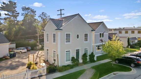 Urban Stay By The Bay: Downtown Pet-Friendly Home