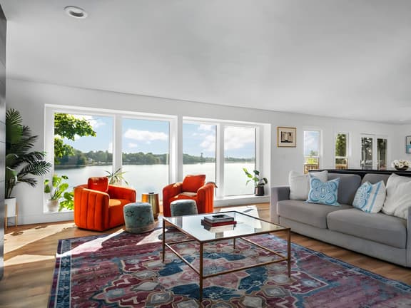 Beach House - Lakefront with a Hot Tub!
