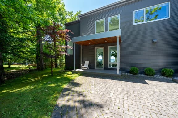 Old Mission Peninsula Luxury on West Bay