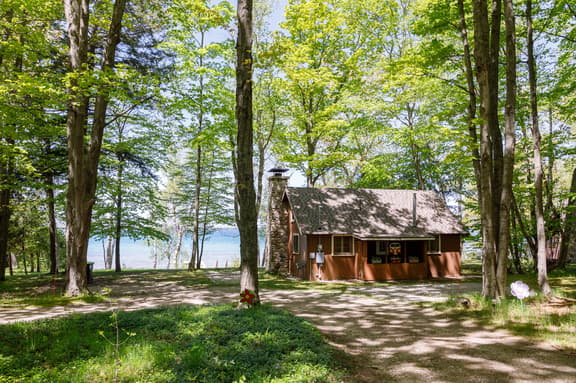 CRO's Terrapin Station Lakeside Cottage - Image 1