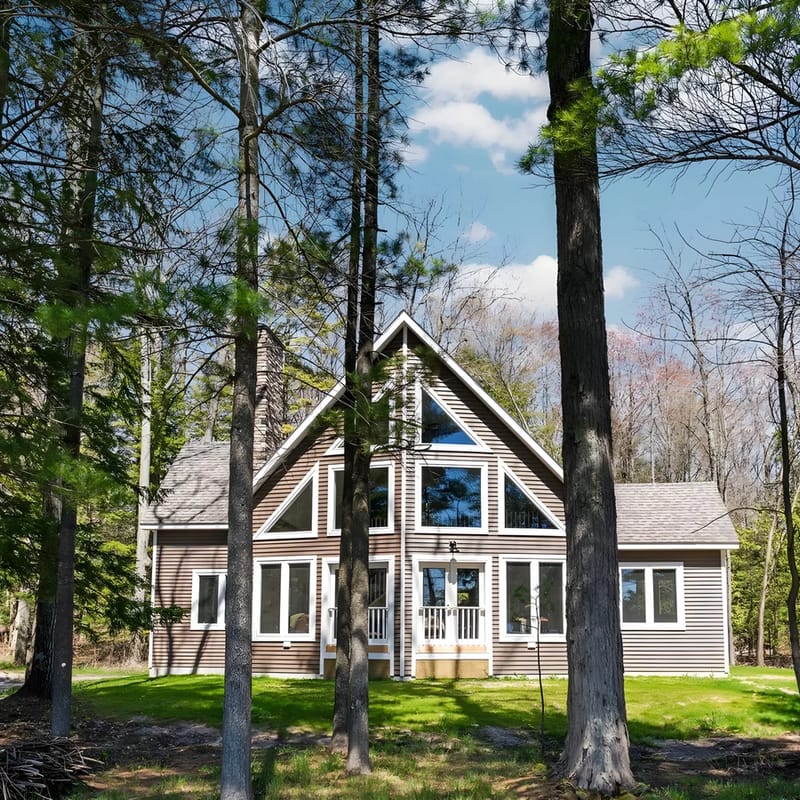 Whispering Pines Cottage on Bass Lake