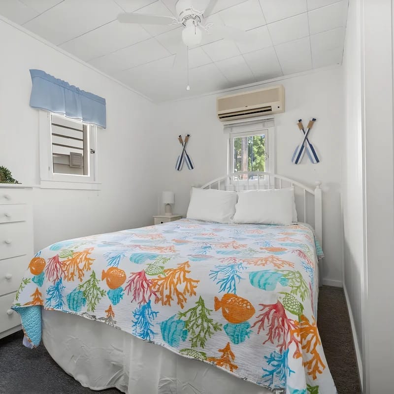#04 Sandbar Cottage · Sandbar Cottage 4